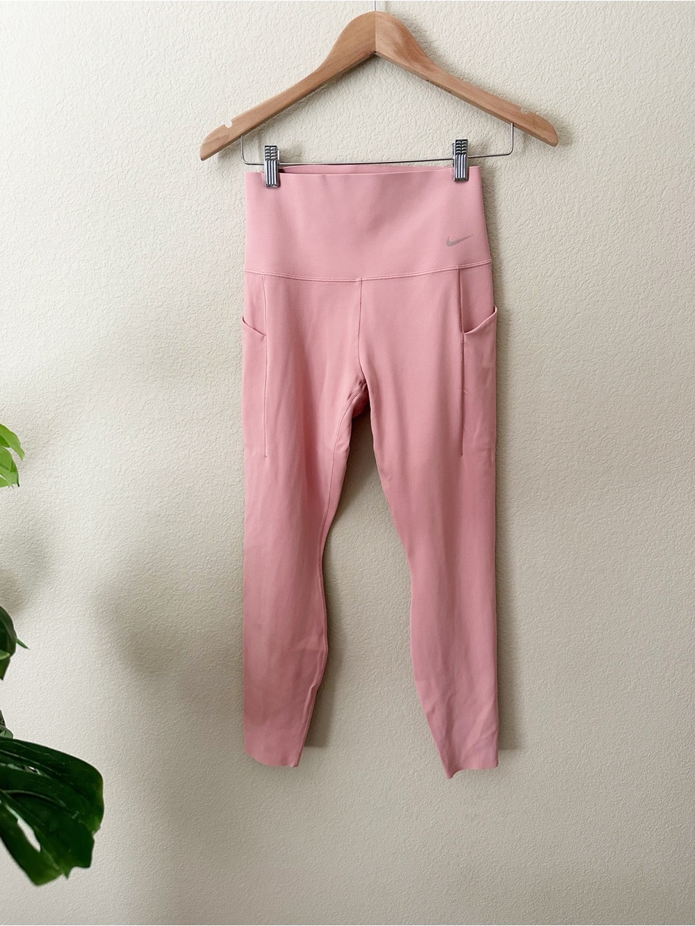 Nike Universa Pink 7/8 Leggings with Pockets M